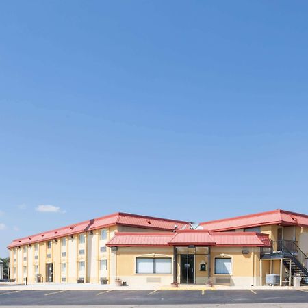 Hotel Super 8 By Wyndham Clinton Extérieur photo