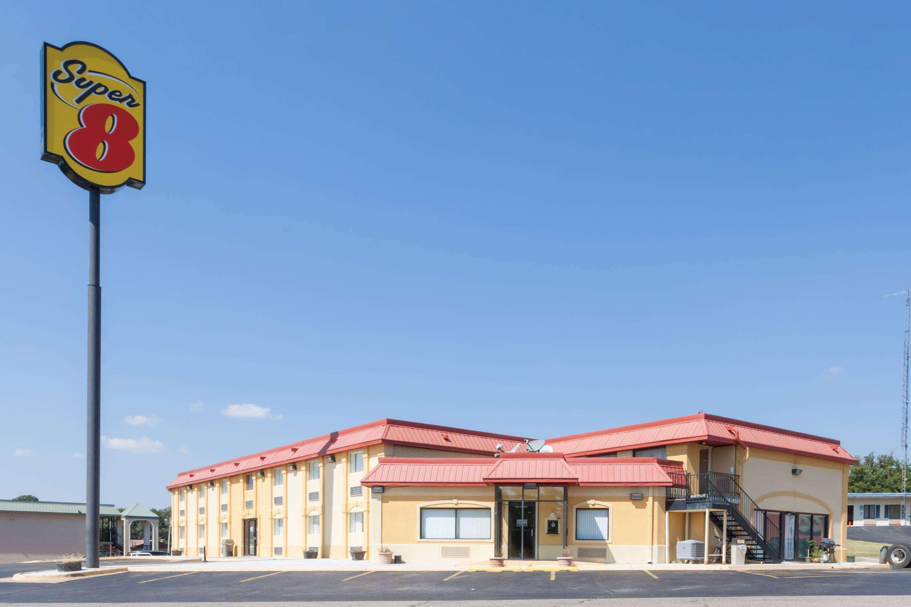 Hotel Super 8 By Wyndham Clinton Extérieur photo
