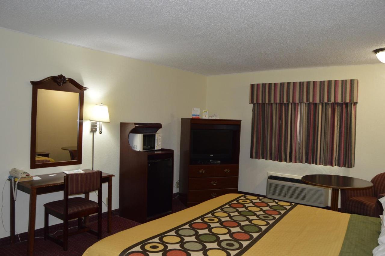 Hotel Super 8 By Wyndham Clinton Chambre photo