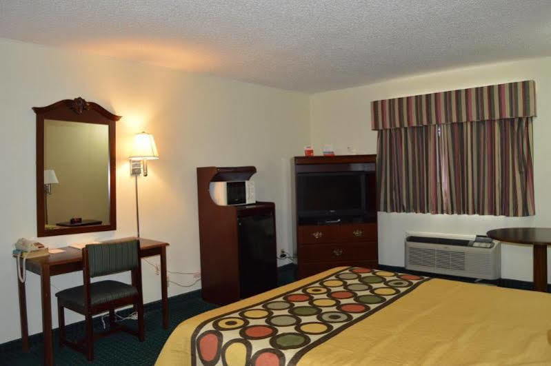 Hotel Super 8 By Wyndham Clinton Extérieur photo